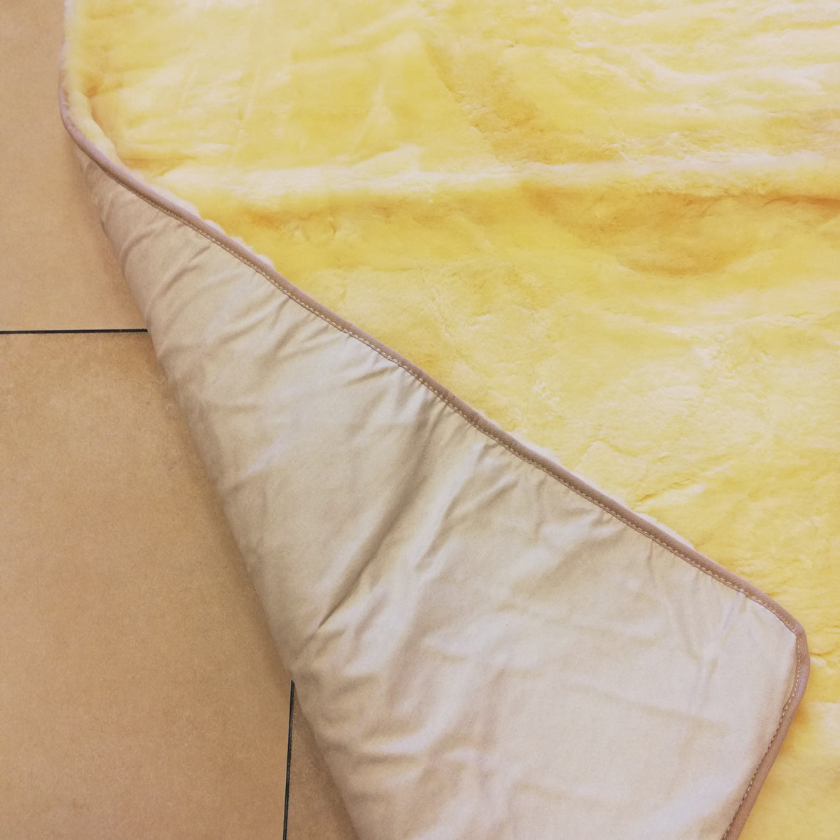 Bettfell - Lammfell - Patchwork - abgefüttert - 160 x 80 cm - Leibersperger Lammfell Shop